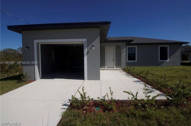 8004 Spice CT, La Belle, FL 33935