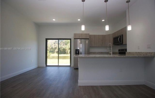 8004 Spice CT, La Belle, FL 33935