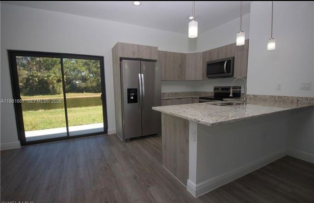 8004 Spice CT, La Belle, FL 33935