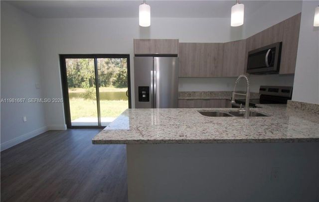 8004 Spice CT, La Belle, FL 33935