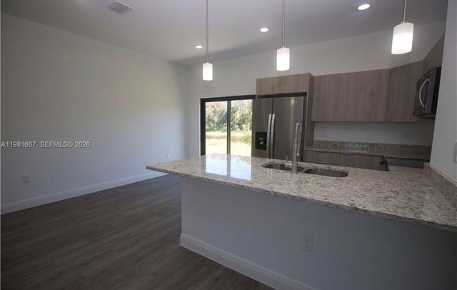 8004 Spice CT, La Belle, FL 33935