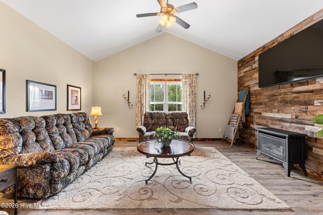 6655 Old Place Road SE, Winnabow, NC 28479