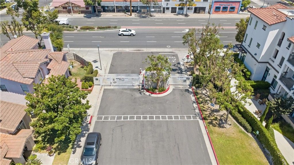 Image 10 of property listing at 3404 Lombardo Dr., Santa Ana, CA 92704