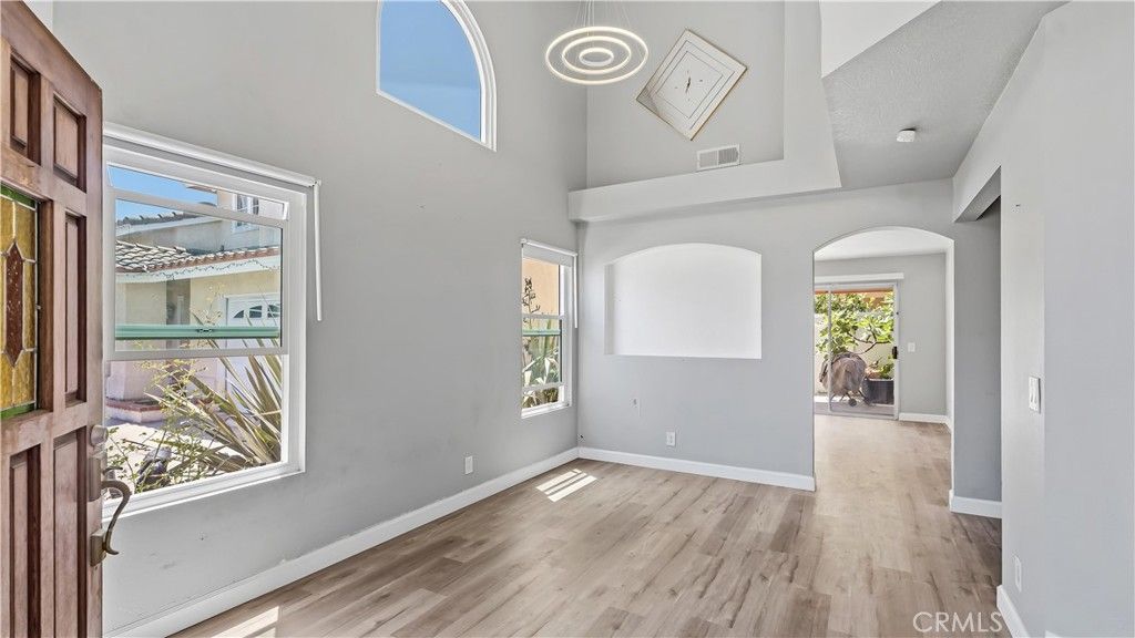 Image 11 of property listing at 3404 Lombardo Dr., Santa Ana, CA 92704