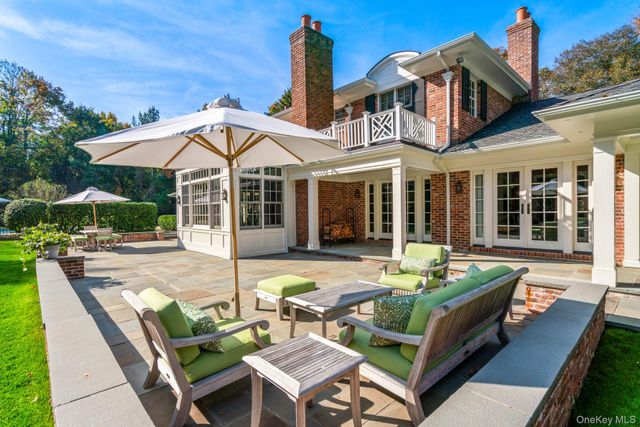 30 Underhill Road, Locust Valley, NY 11560