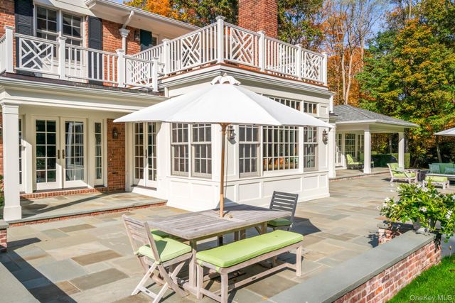 30 Underhill Road, Locust Valley, NY 11560