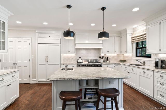 30 Underhill Road, Locust Valley, NY 11560