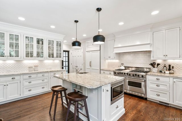 30 Underhill Road, Locust Valley, NY 11560