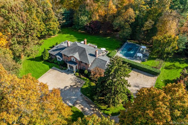 30 Underhill Road, Locust Valley, NY 11560