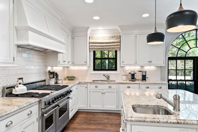 30 Underhill Road, Locust Valley, NY 11560