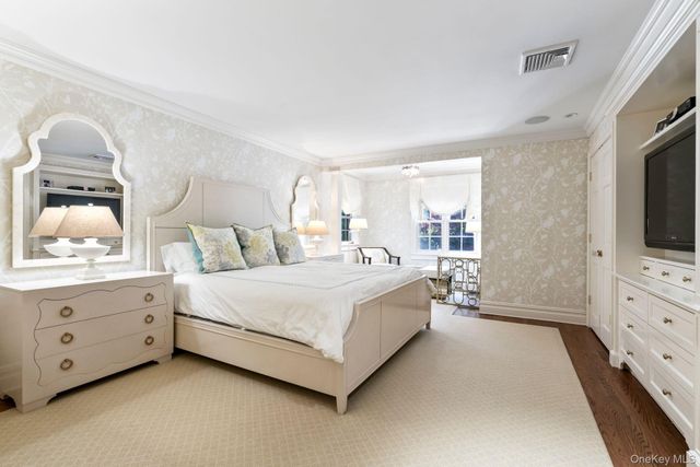 30 Underhill Road, Locust Valley, NY 11560