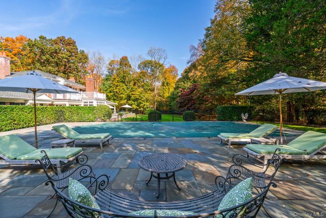 30 Underhill Road, Locust Valley, NY 11560