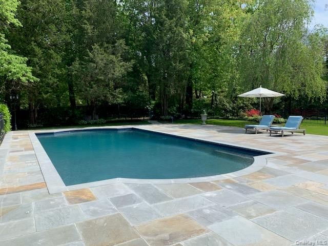 30 Underhill Road, Locust Valley, NY 11560