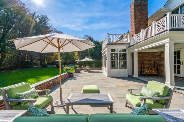 30 Underhill Road, Locust Valley, NY 11560