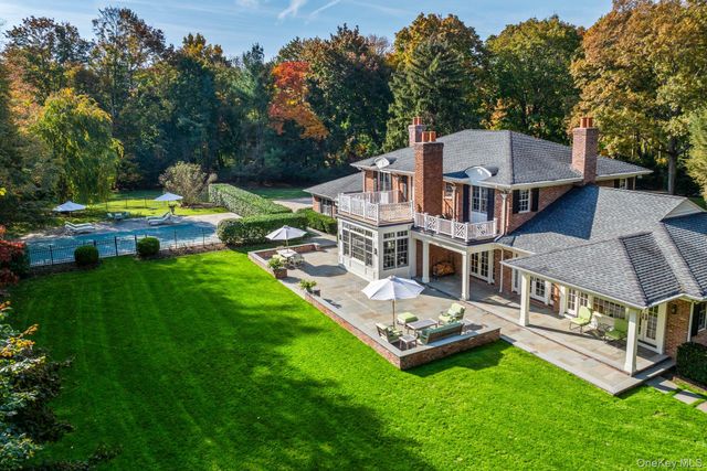 30 Underhill Road, Locust Valley, NY 11560