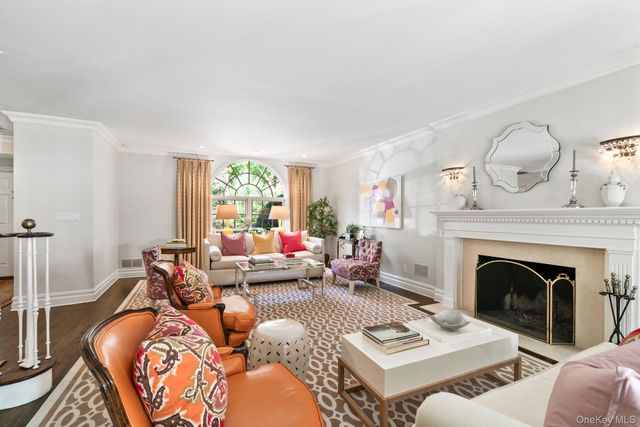 30 Underhill Road, Locust Valley, NY 11560