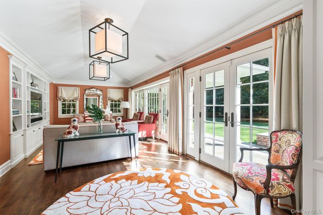 30 Underhill Road, Locust Valley, NY 11560