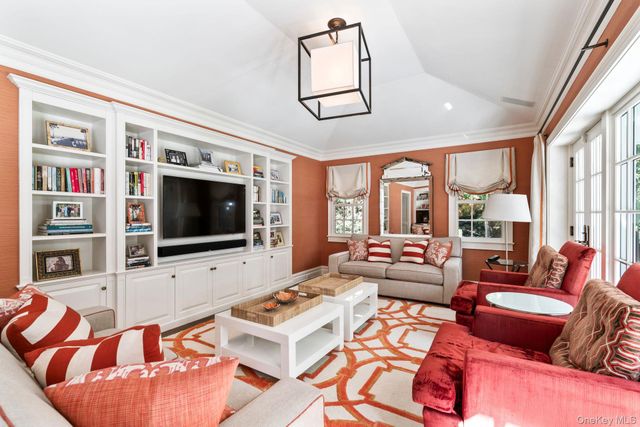 30 Underhill Road, Locust Valley, NY 11560