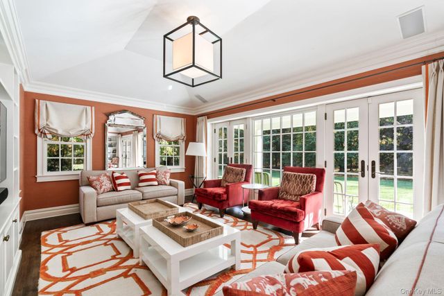 30 Underhill Road, Locust Valley, NY 11560