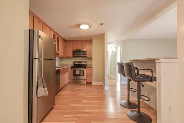 221 Oak Street 3-24, Brockton, MA 02301
