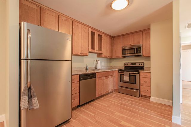 221 Oak Street 3-24, Brockton, MA 02301