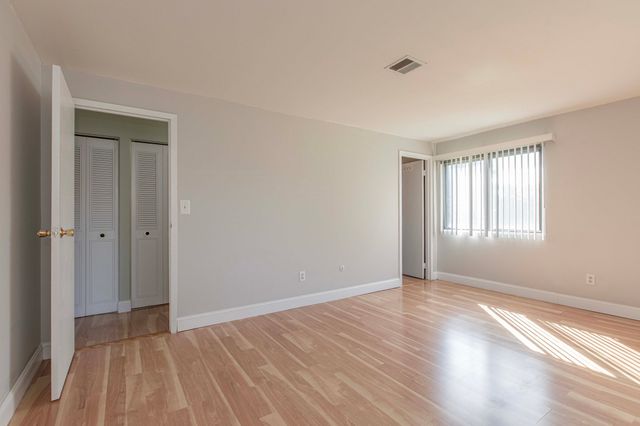 221 Oak Street 3-24, Brockton, MA 02301