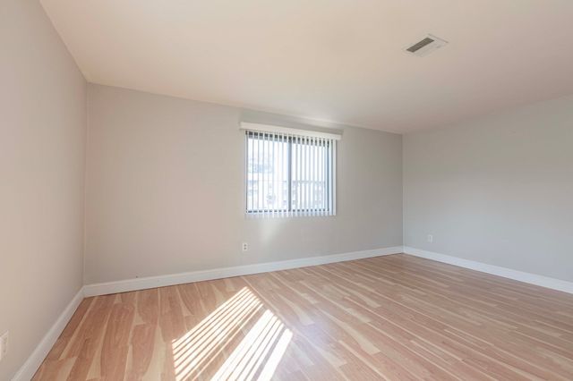221 Oak Street 3-24, Brockton, MA 02301
