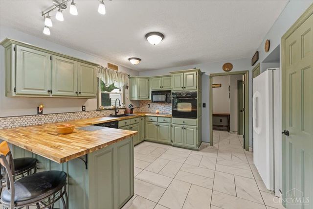 374 Cuckoo Road, Peebles, OH 45660