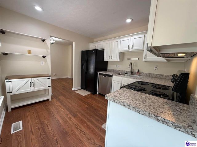 7102 Brook Garden Place, Louisville, KY 40258