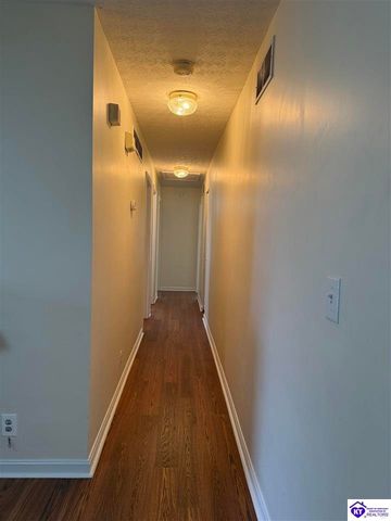 7102 Brook Garden Place, Louisville, KY 40258