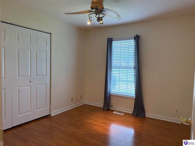 7102 Brook Garden Place, Louisville, KY 40258