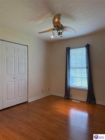 7102 Brook Garden Place, Louisville, KY 40258