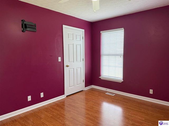 7102 Brook Garden Place, Louisville, KY 40258