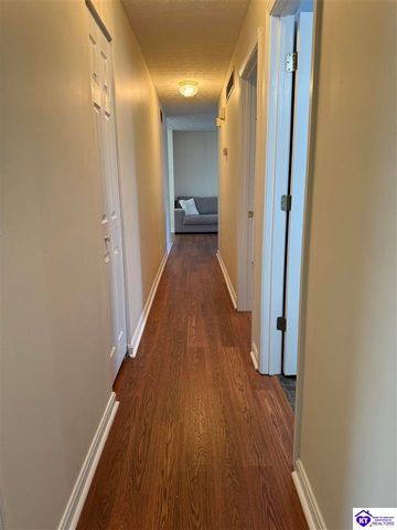 7102 Brook Garden Place, Louisville, KY 40258