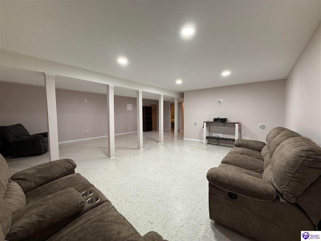 7102 Brook Garden Place, Louisville, KY 40258