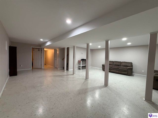 7102 Brook Garden Place, Louisville, KY 40258
