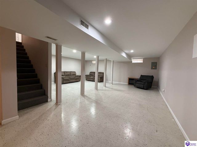 7102 Brook Garden Place, Louisville, KY 40258