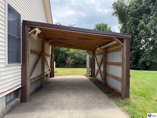 7102 Brook Garden Place, Louisville, KY 40258