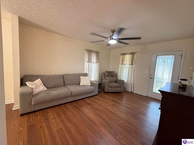 7102 Brook Garden Place, Louisville, KY 40258
