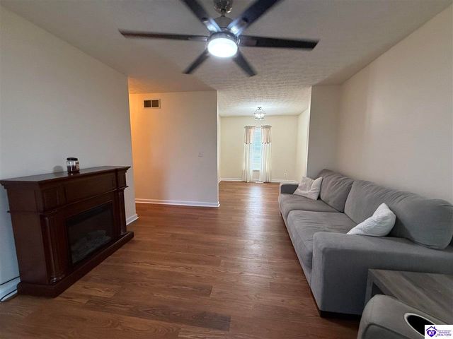7102 Brook Garden Place, Louisville, KY 40258