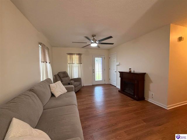 7102 Brook Garden Place, Louisville, KY 40258