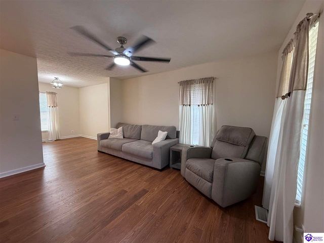 7102 Brook Garden Place, Louisville, KY 40258