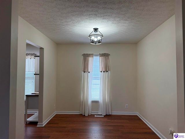 7102 Brook Garden Place, Louisville, KY 40258