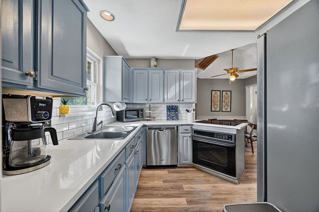 601 Hilltop Court, Kennedale, TX 76060