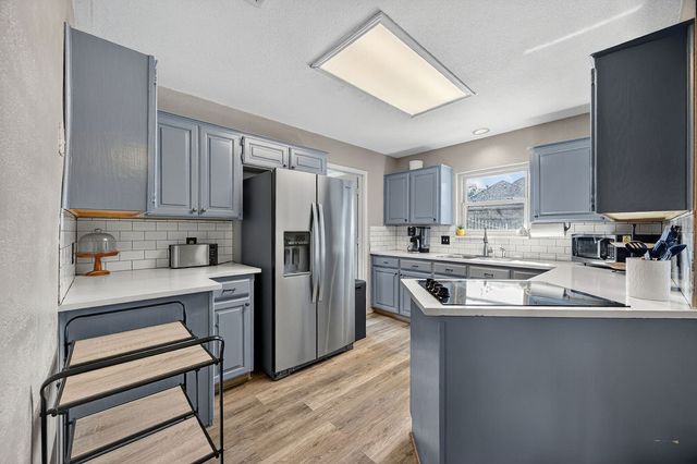 601 Hilltop Court, Kennedale, TX 76060