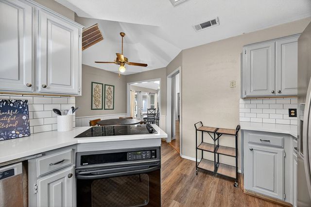 601 Hilltop Court, Kennedale, TX 76060