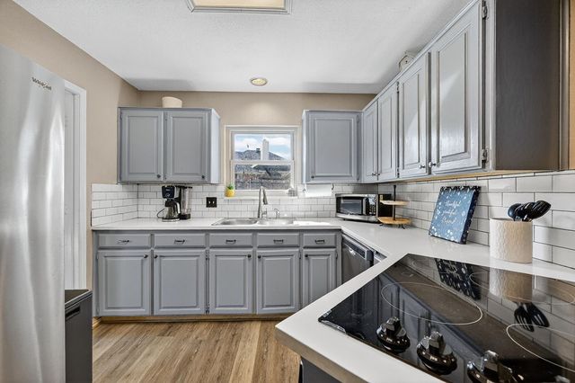 601 Hilltop Court, Kennedale, TX 76060