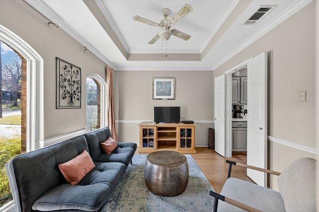 601 Hilltop Court, Kennedale, TX 76060