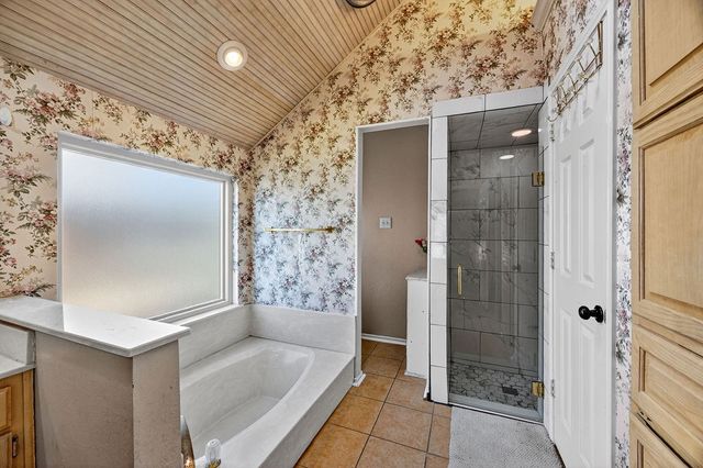 601 Hilltop Court, Kennedale, TX 76060