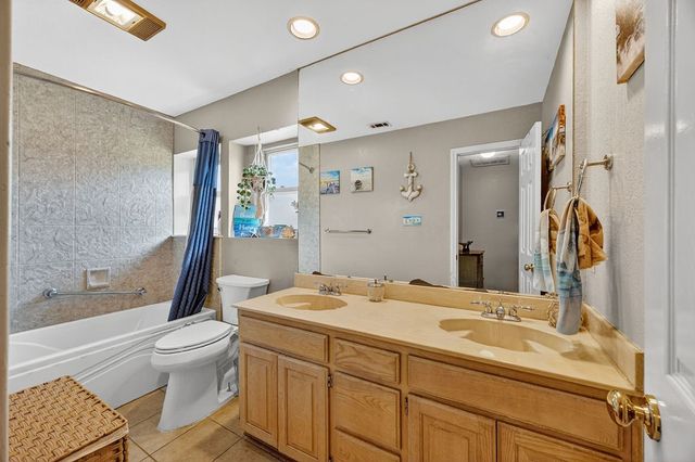 601 Hilltop Court, Kennedale, TX 76060